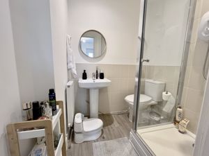 Ensuite- click for photo gallery